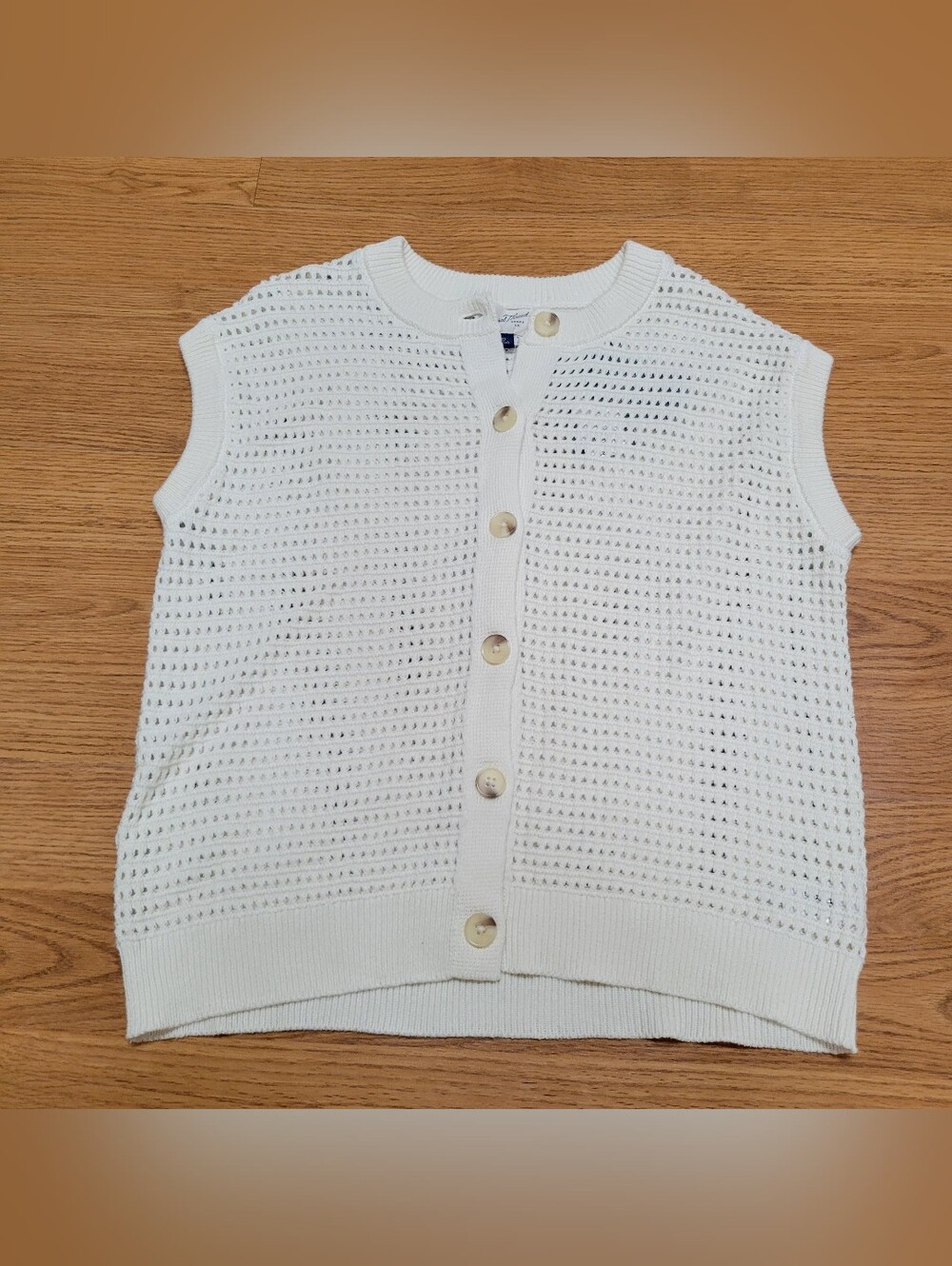 NWT Universal Thread Sleeveless Sweater